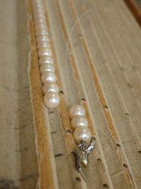 パールネックレスの糸替え画像